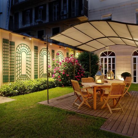 Grand Hotel Sitea Torino Ristorante foto A garden at night