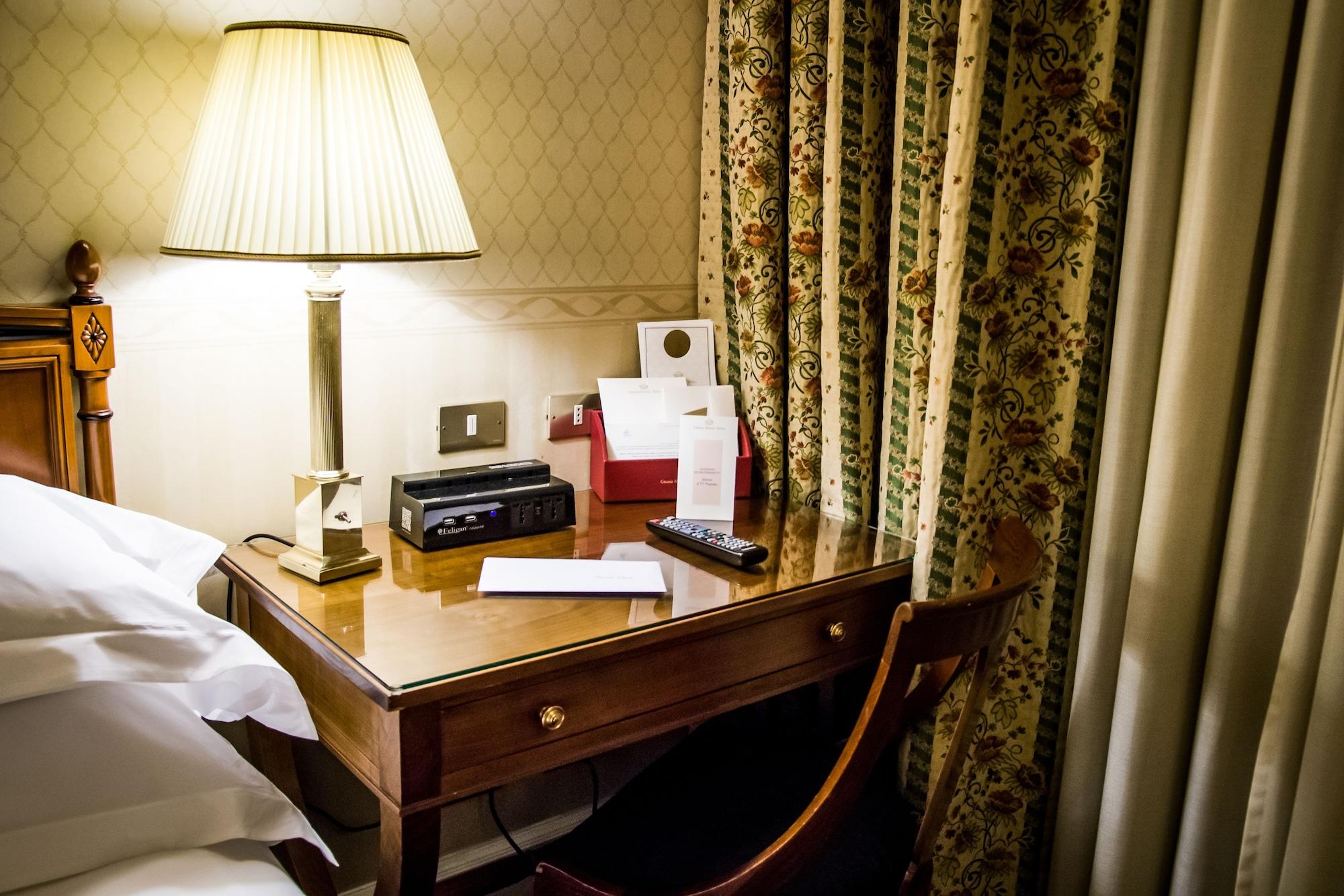 Grand Hotel Sitea Torino Esterno foto A room at the hotel
