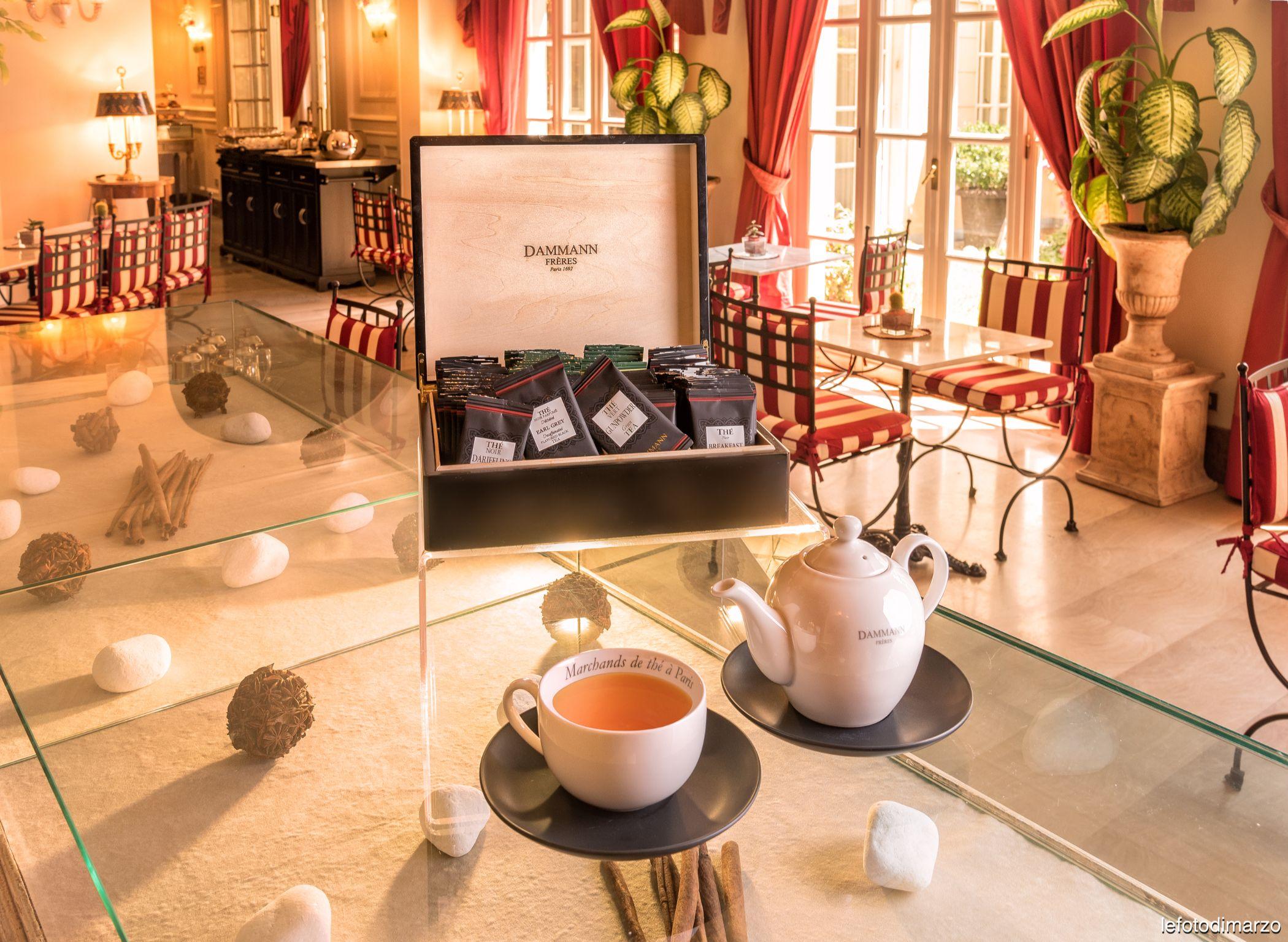 Grand Hotel Sitea Torino Esterno foto Tea tasting at the Mariage Frères salon de thé