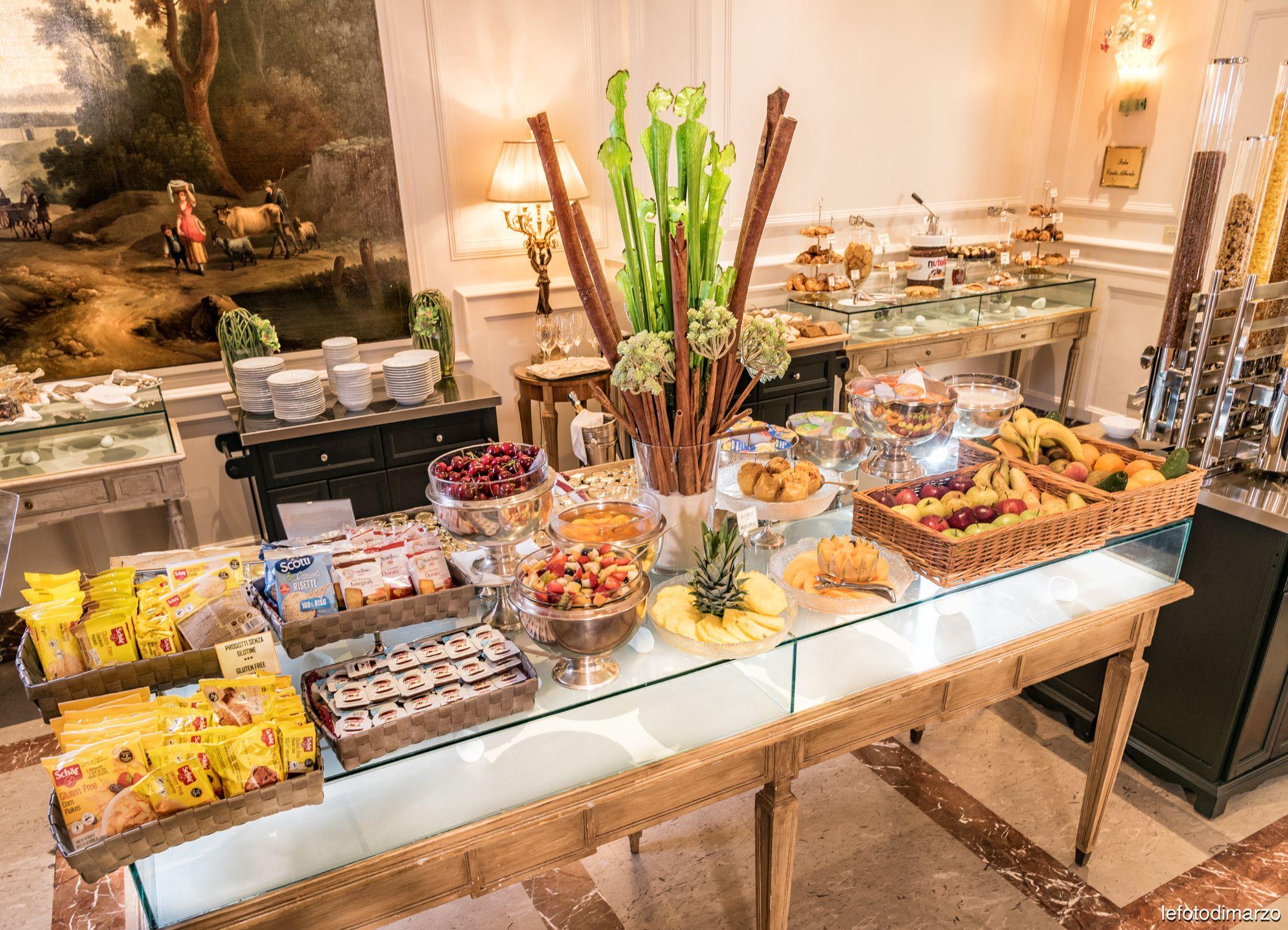 Grand Hotel Sitea Torino Esterno foto A dessert buffet